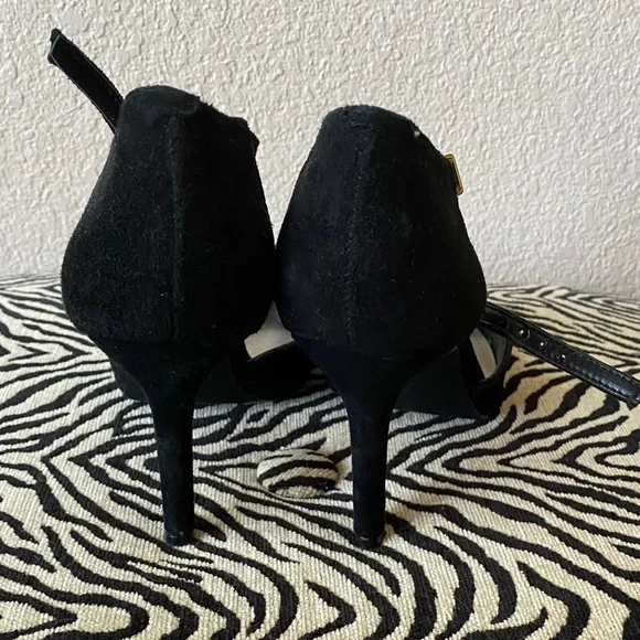 BCBG NWOT Studded Suede Black t strap pointed toe heel 6.5 - Picture 4 of 4